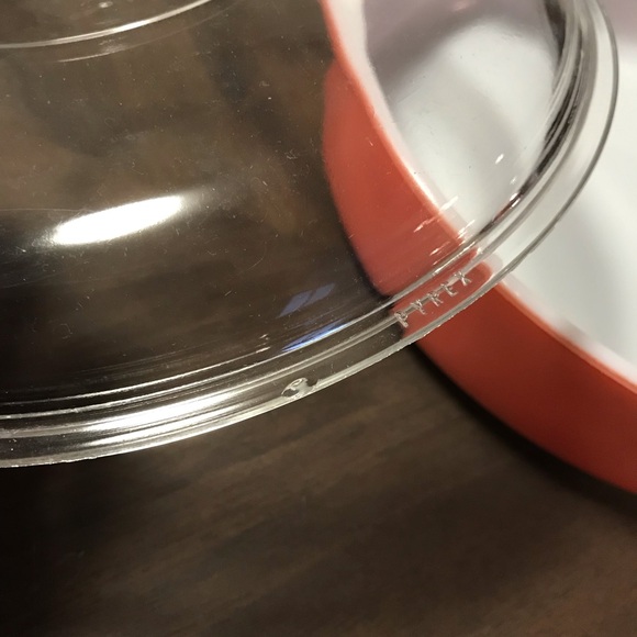 Pyrex Vintage Pink Flamingo Casserole Dish with Glass Lid - Picture 10 of 11